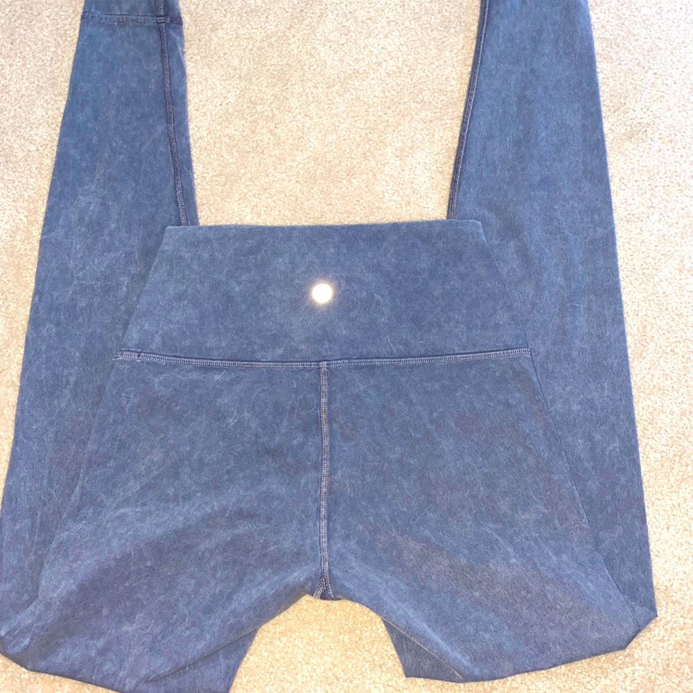 UNIQUE LULULEMON LEGGINGS